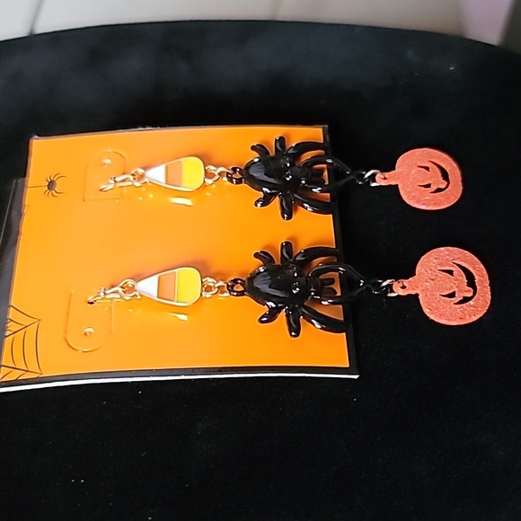 New! HALLOWEEN Candy Corn Spider Jack O Lantern Linear Hook Earrings. - Picture 3 of 6